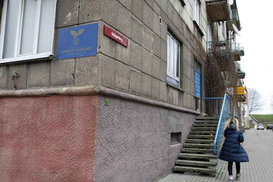 Manevras: partijos, kurios pagal įstatymą privalo išsikelti iš savivaldybių suteiktų nemokamų patalpų, sugalvojo, kaip jų neprarasti.