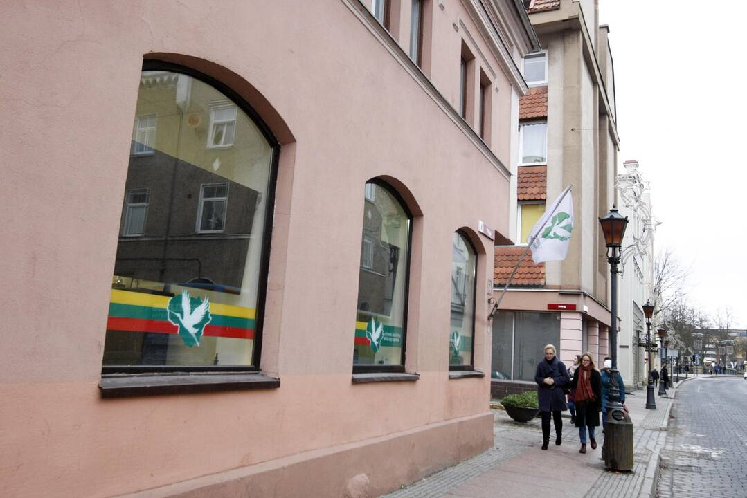 Manevras: partijos, kurios pagal įstatymą privalo išsikelti iš savivaldybių suteiktų nemokamų patalpų, sugalvojo, kaip jų neprarasti.