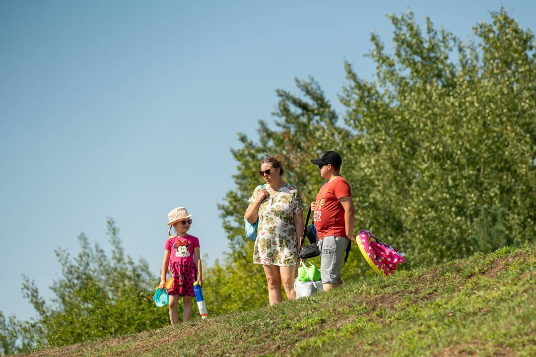 Kauniečių poilsis prie vandens telkinių