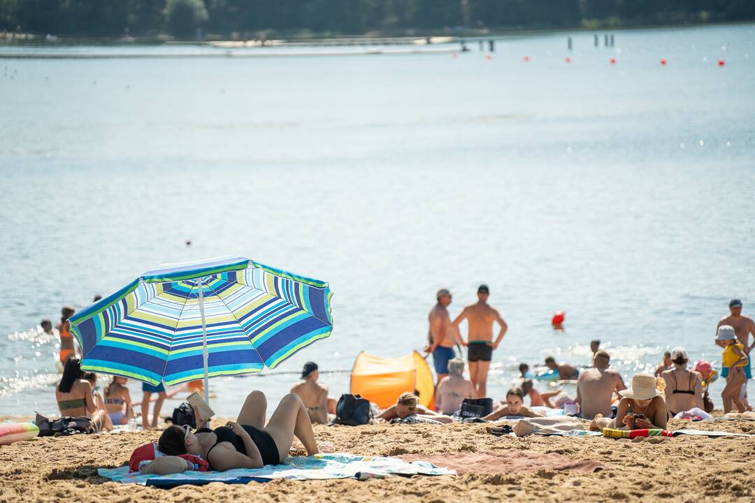 Kauniečių poilsis prie vandens telkinių