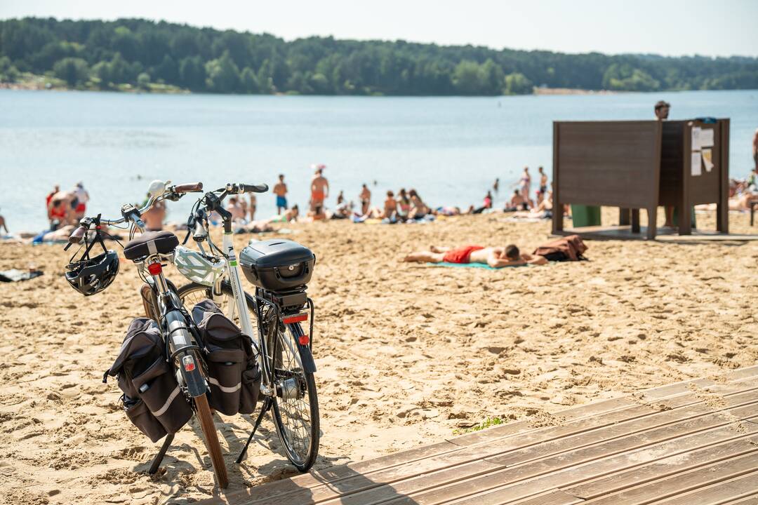 Kauniečių poilsis prie vandens telkinių