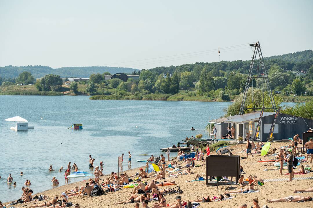 Kauniečių poilsis prie vandens telkinių