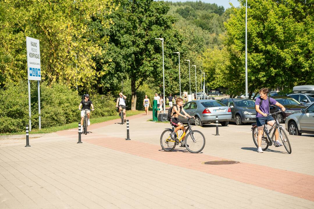 Kauniečių poilsis prie vandens telkinių