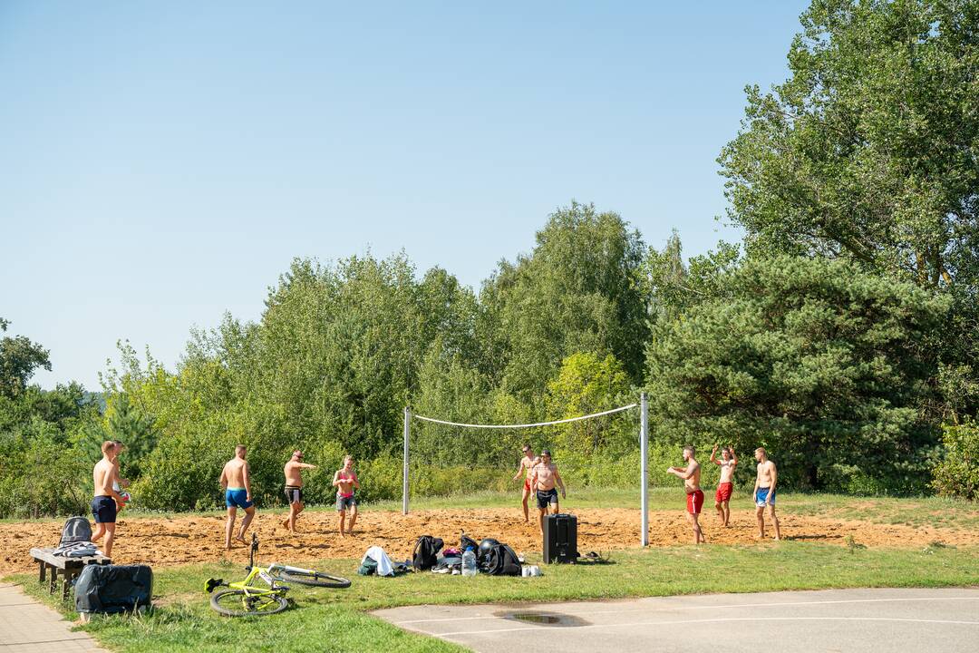 Kauniečių poilsis prie vandens telkinių
