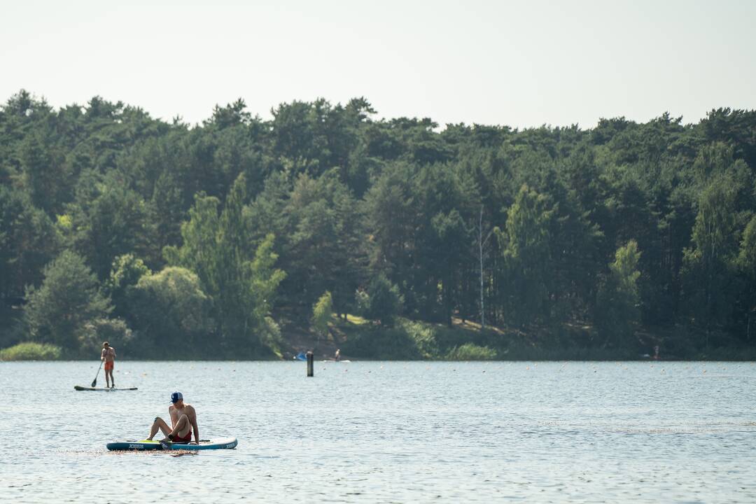 Kauniečių poilsis prie vandens telkinių