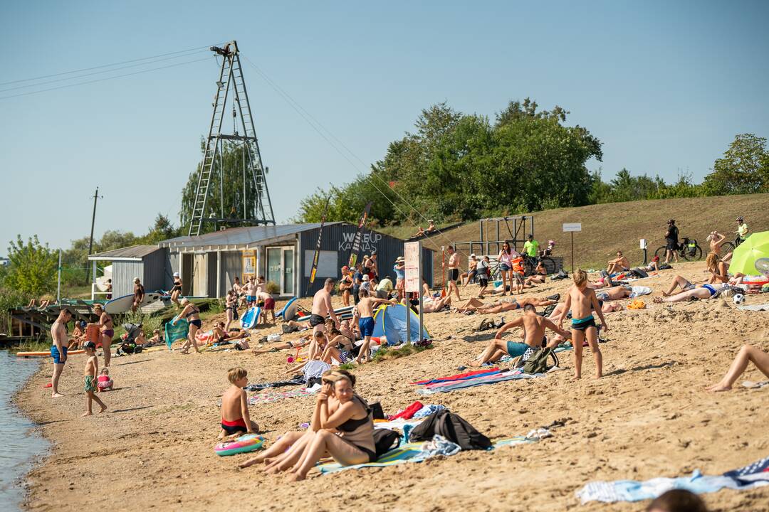 Kauniečių poilsis prie vandens telkinių