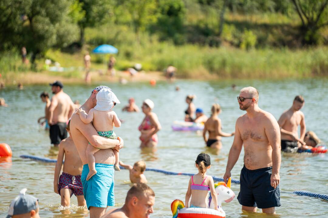 Kauniečių poilsis prie vandens telkinių