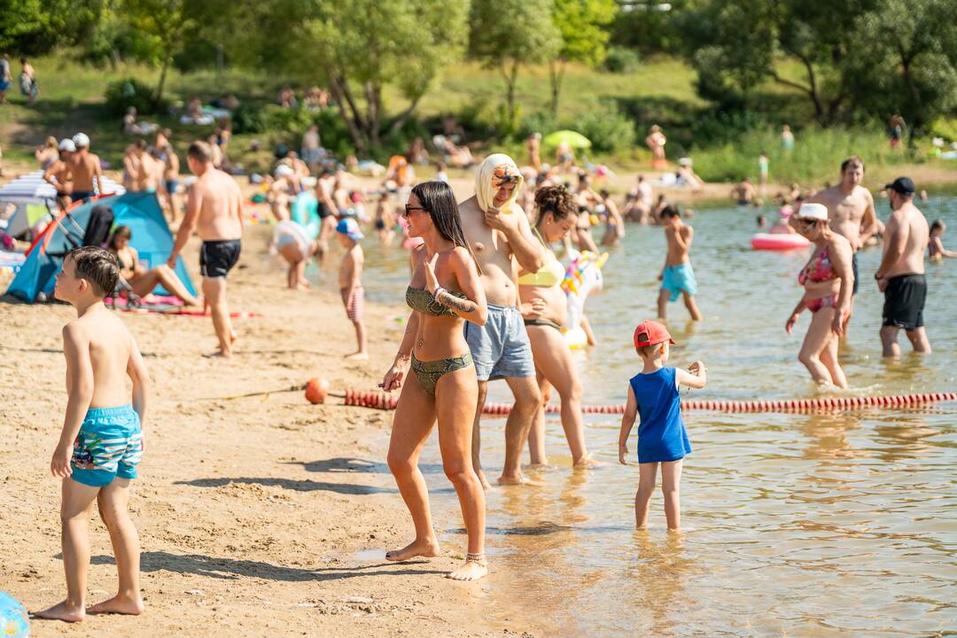Kauniečių poilsis prie vandens telkinių