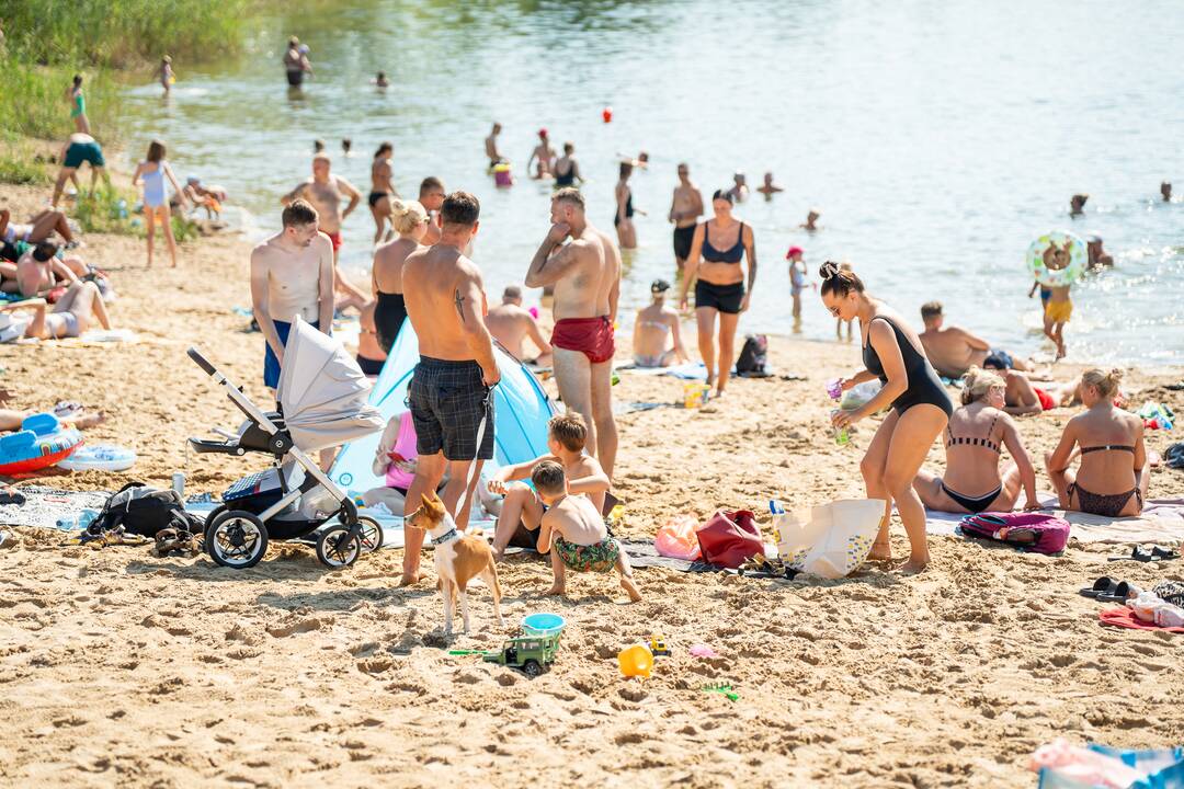 Kauniečių poilsis prie vandens telkinių
