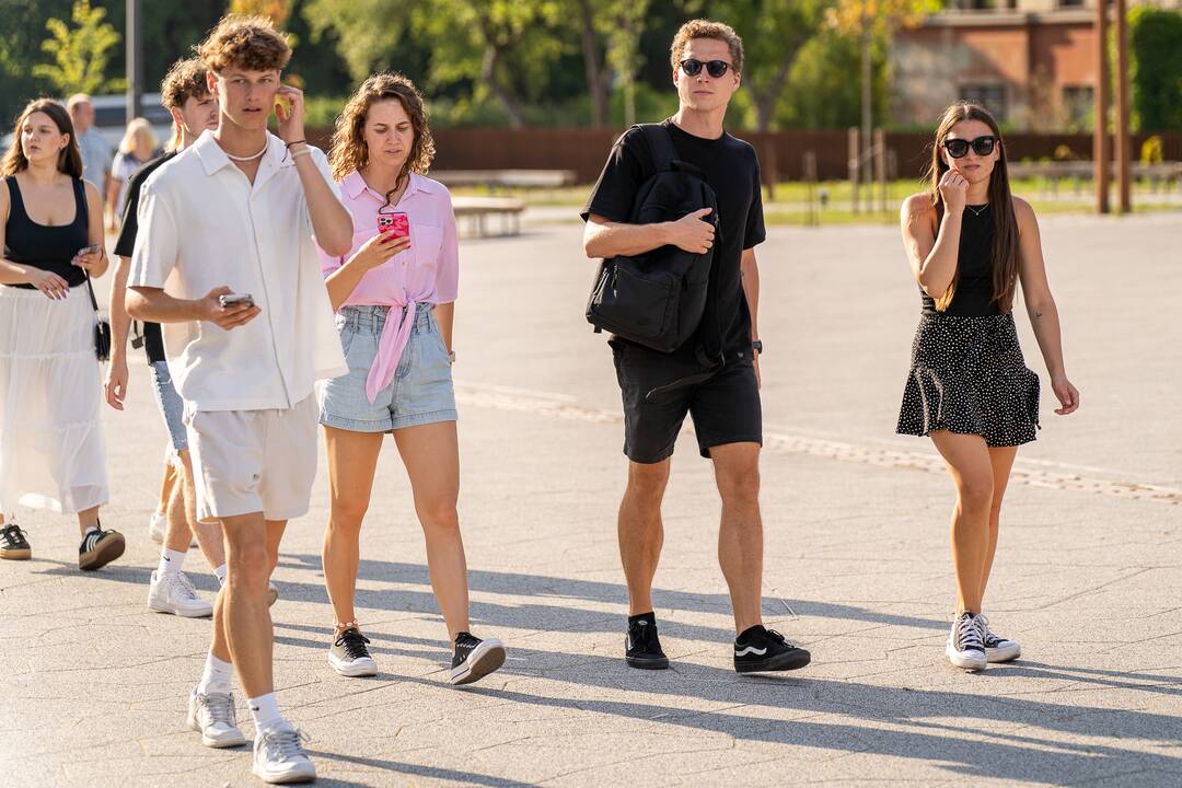 Žmonės renkasi į Jessicos Shy koncertą