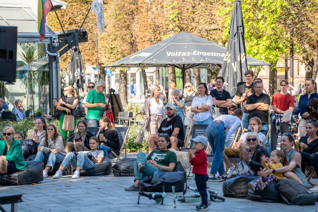 Kauniečiai stebi Lietuvos-Serbijos krepšinio rungtynes