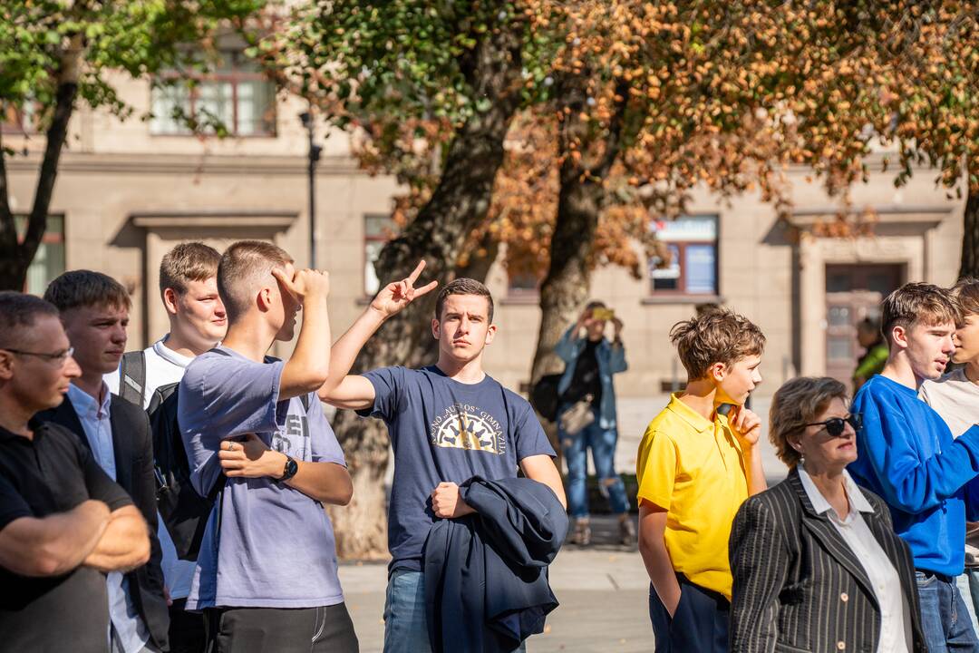 Kauniečiai stebi Lietuvos-Serbijos krepšinio rungtynes