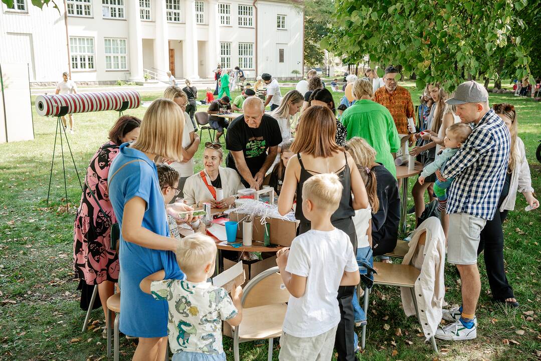 Kauniečius į Pelėdų kalną subūrė tradicinis „Meno piknikas“