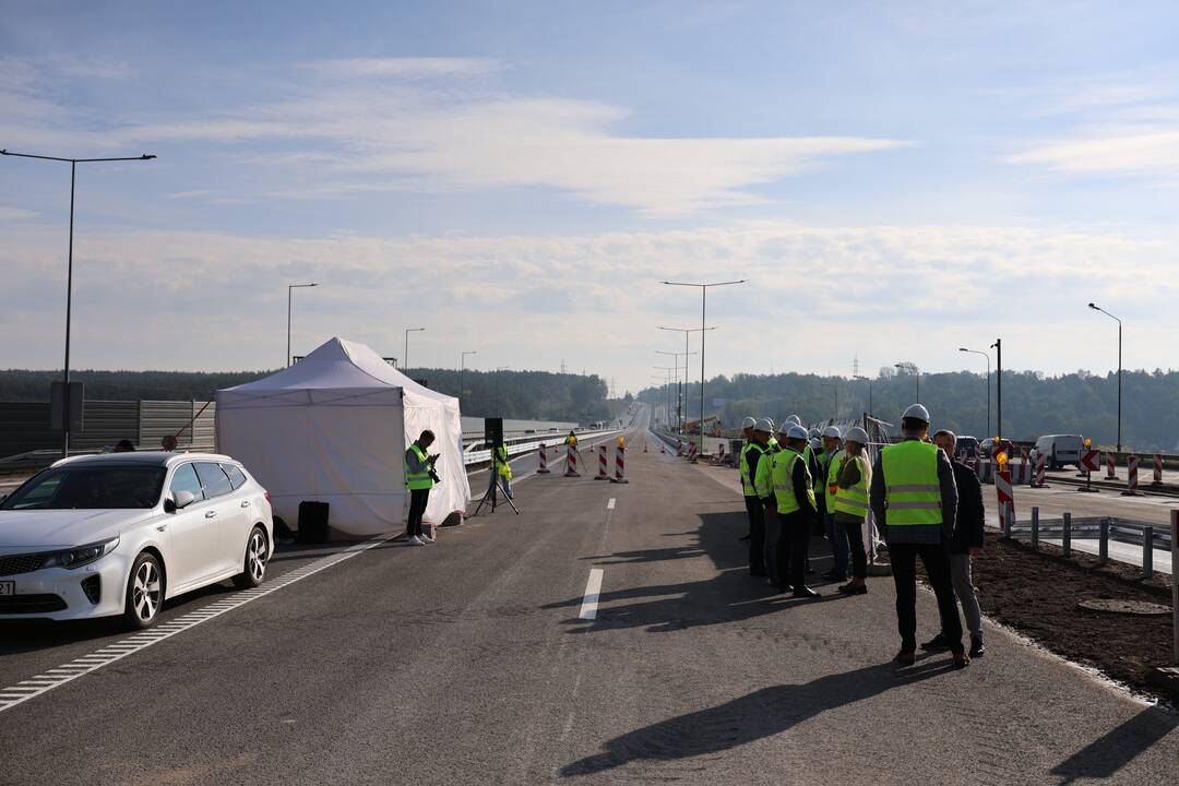 A1 kelyje atidarytas vidurinis tiltas per Nerį