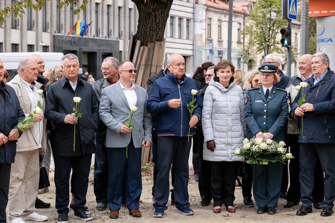 Policijos veteranai prie obelisko pagerbė kolegas