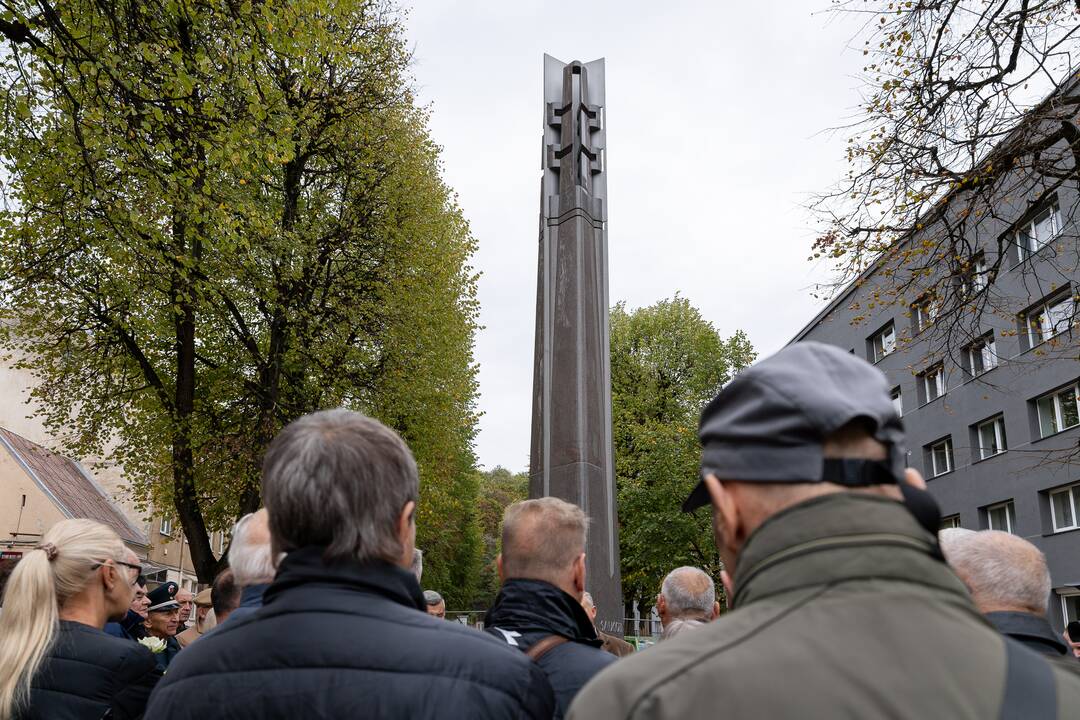 Policijos veteranai prie obelisko pagerbė kolegas