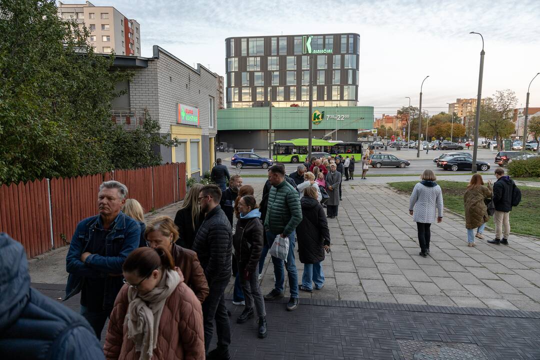 Eilės prie balsadėžių Kaune