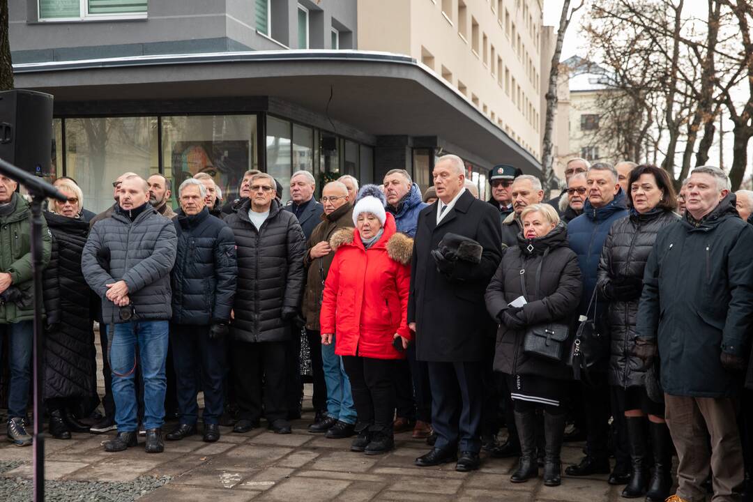 Oficialiai atidengtas policijai skirtas obeliskas