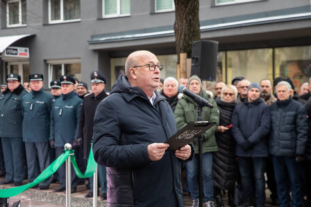 Oficialiai atidengtas policijai skirtas obeliskas