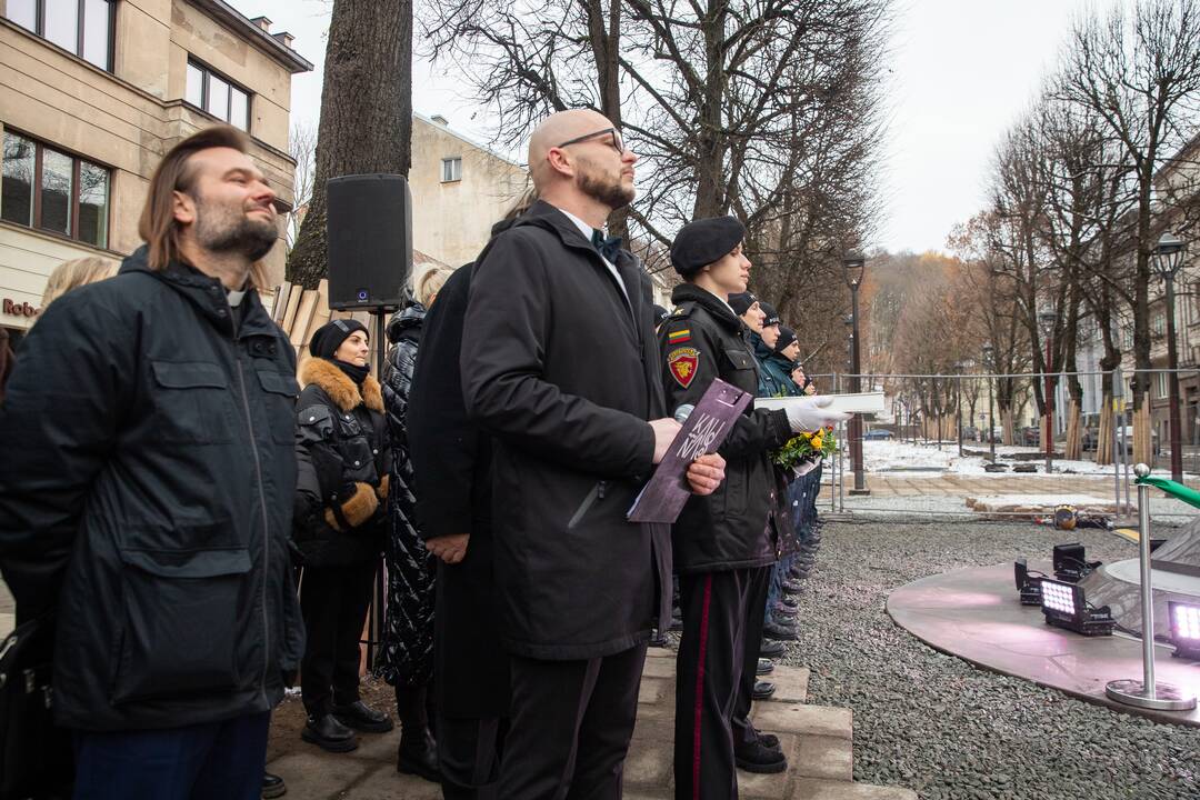 Oficialiai atidengtas policijai skirtas obeliskas