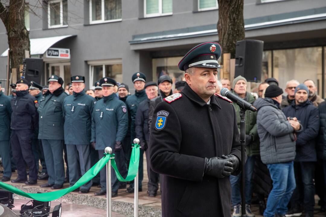 Oficialiai atidengtas policijai skirtas obeliskas