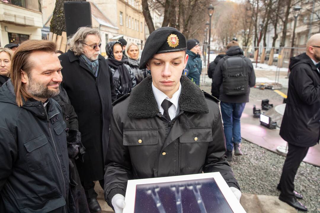 Oficialiai atidengtas policijai skirtas obeliskas