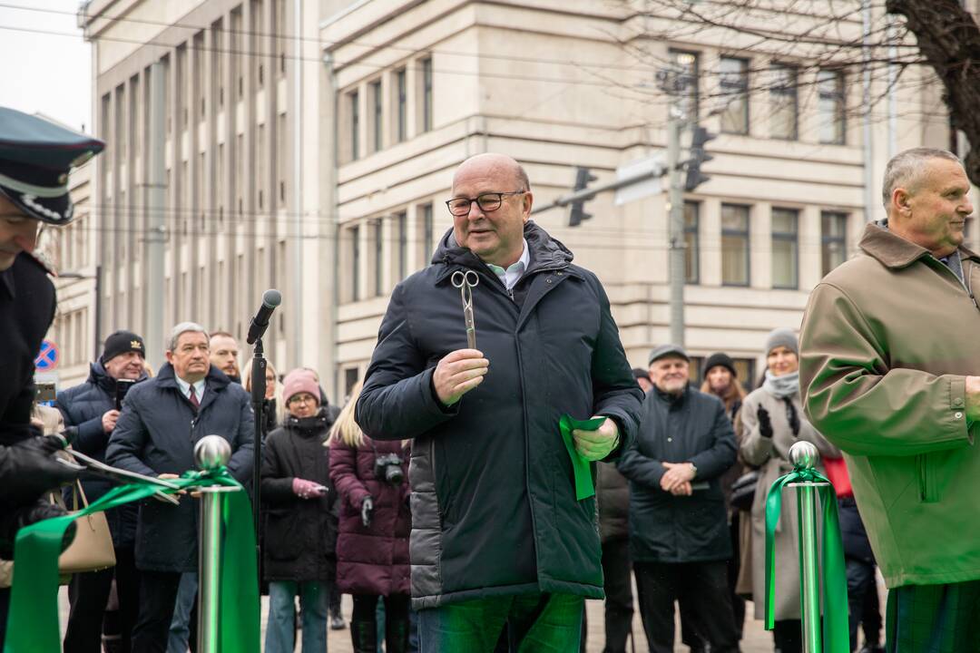 Oficialiai atidengtas policijai skirtas obeliskas