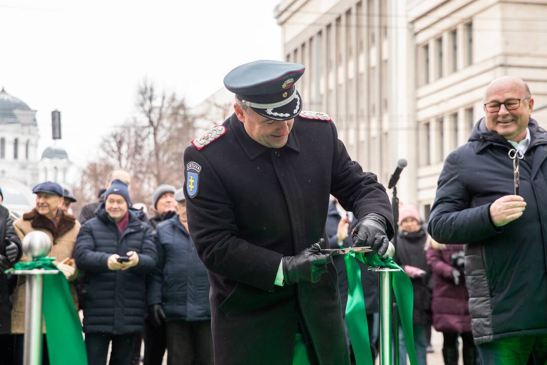 Oficialiai atidengtas policijai skirtas obeliskas