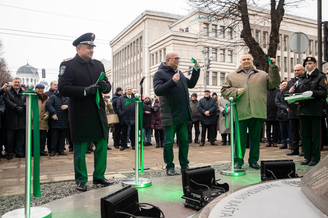Oficialiai atidengtas policijai skirtas obeliskas