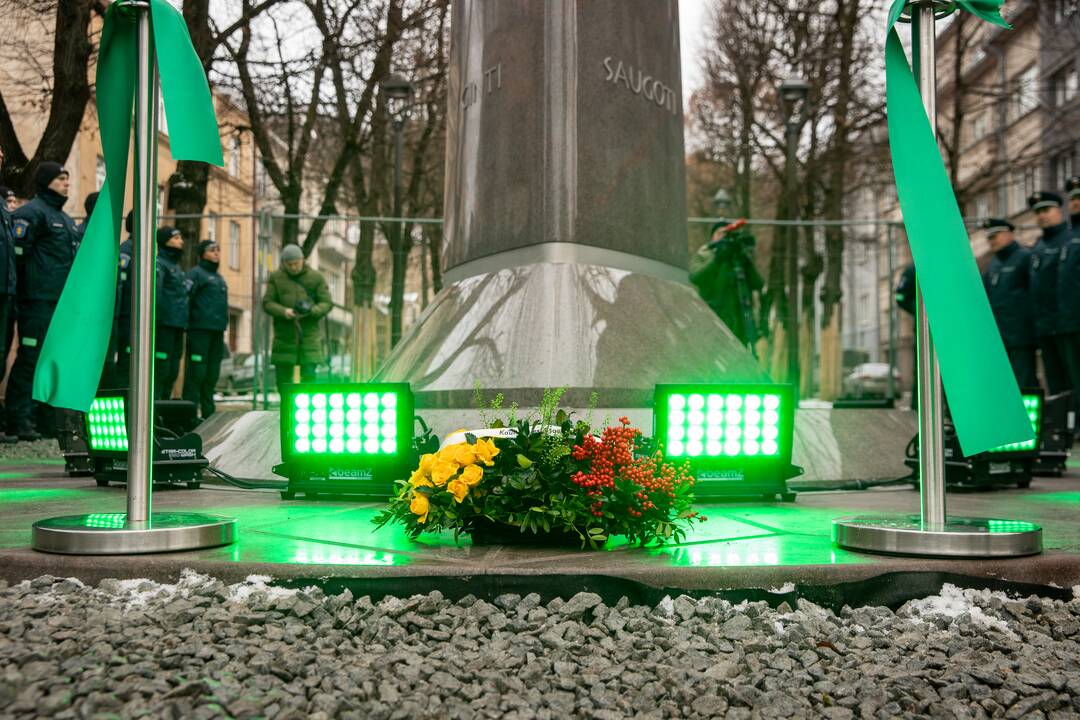 Oficialiai atidengtas policijai skirtas obeliskas