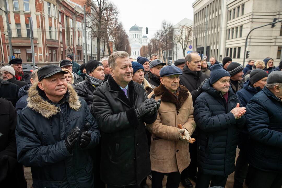 Oficialiai atidengtas policijai skirtas obeliskas