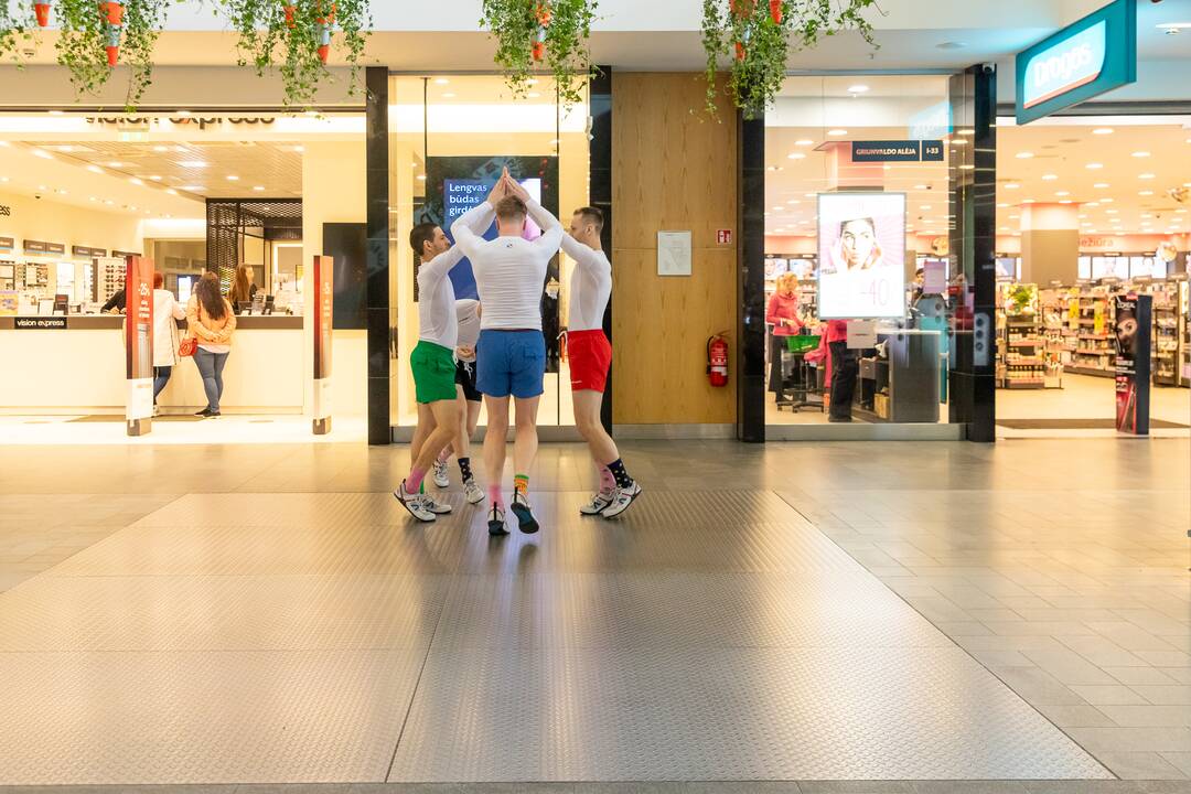 Laimės dienos meninė instaliacija „Akropolyje“