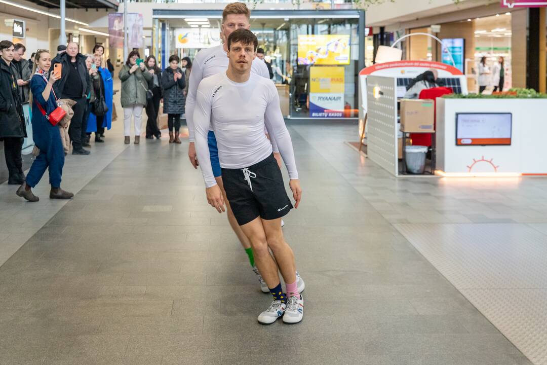 Laimės dienos meninė instaliacija „Akropolyje“