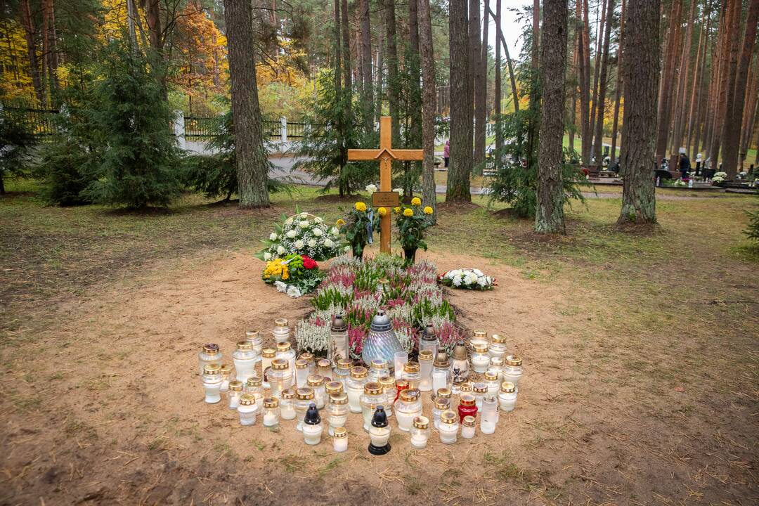Visų šventųjų dieną kauniečiai plūdo į miesto kapines