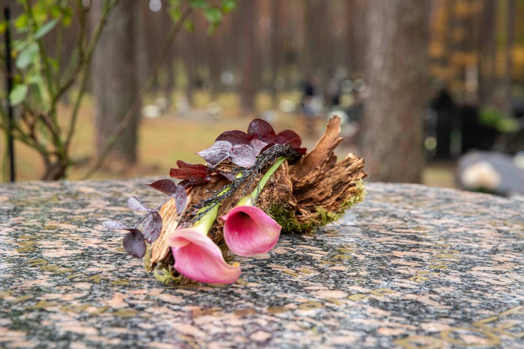 Visų šventųjų dieną kauniečiai plūdo į miesto kapines