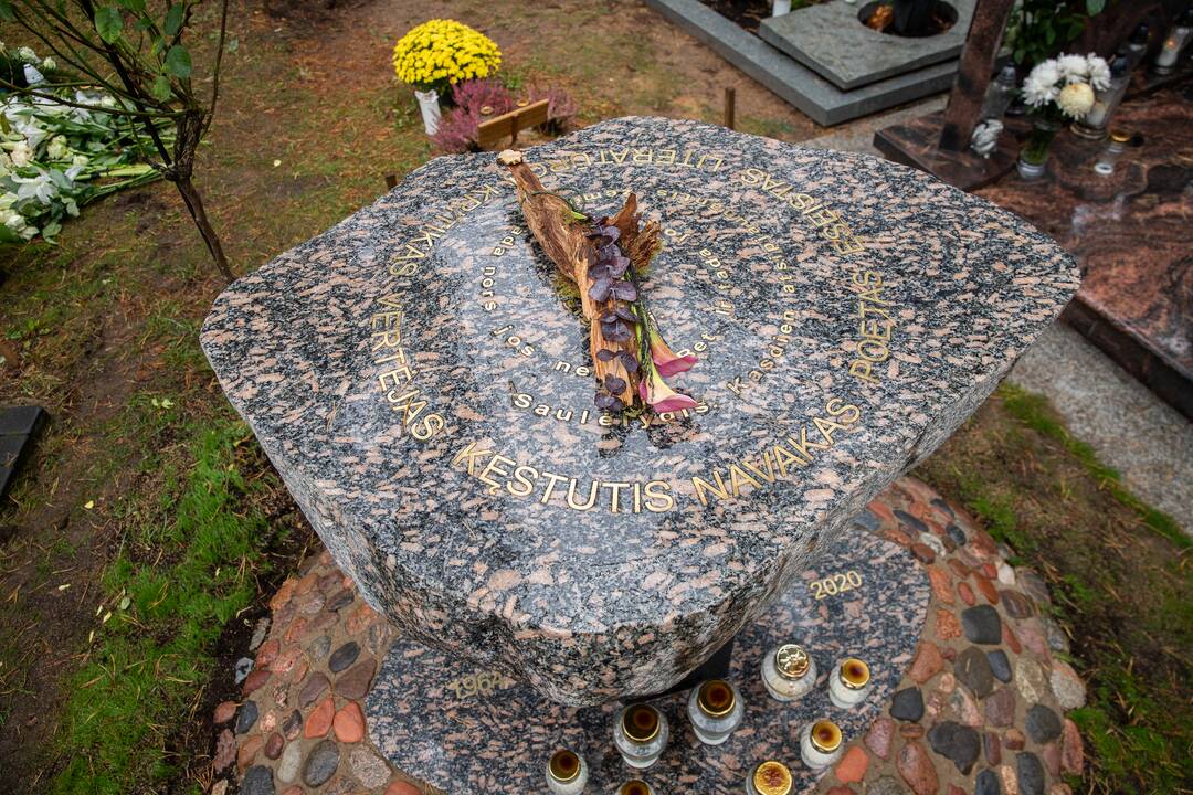 Visų šventųjų dieną kauniečiai plūdo į miesto kapines