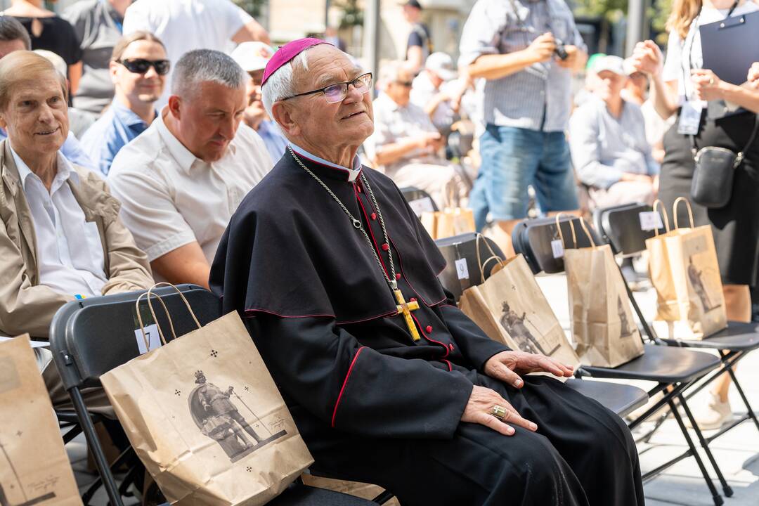 Atidengtas Aleksandro Jogailaičio paminklas