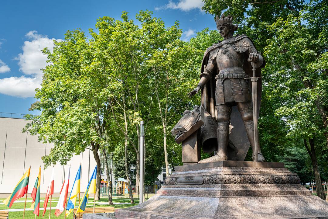 Atidengtas Aleksandro Jogailaičio paminklas