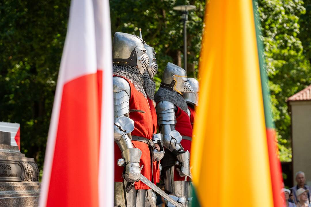 Atidengtas Aleksandro Jogailaičio paminklas
