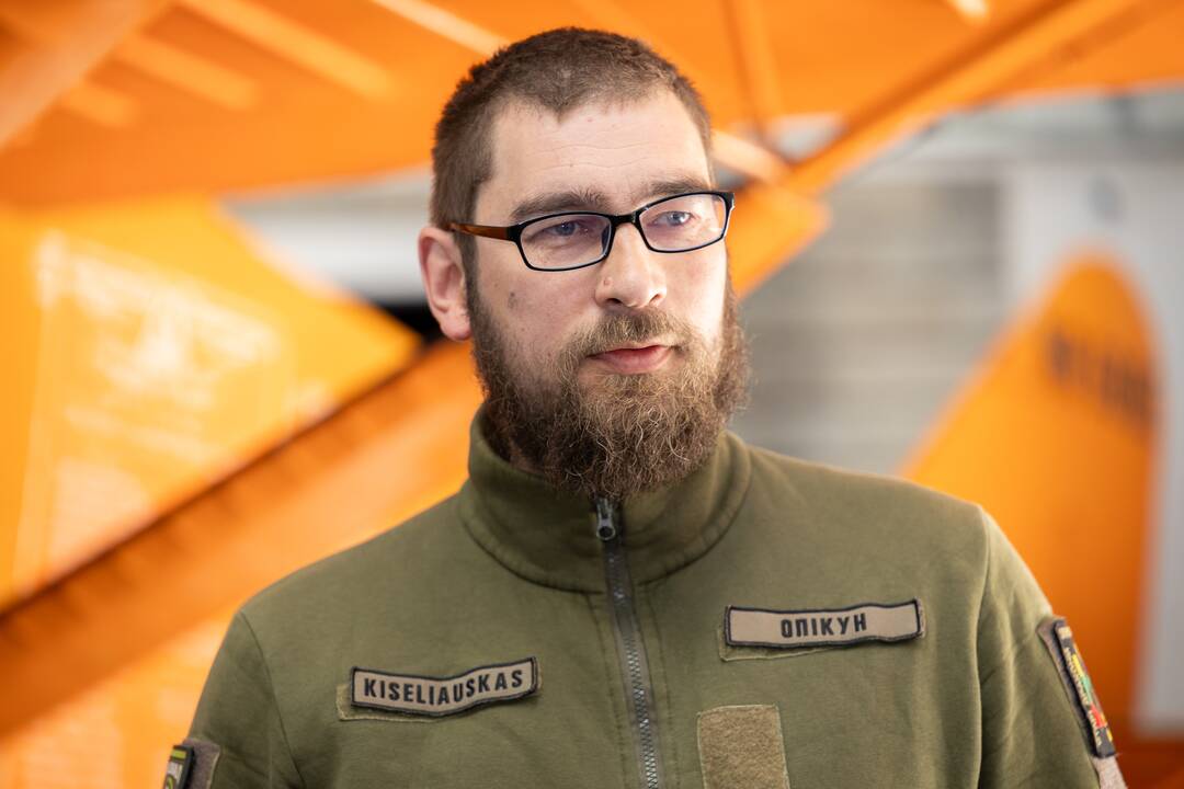 Aviacijos muziejuje savanoriai dalijosi patirtimi Ukrainoje