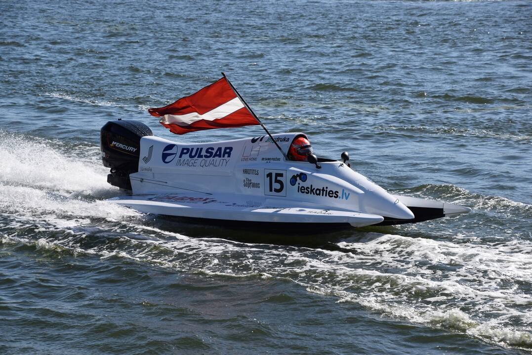 F2 vandens formulių paradas ir spaudos konferencija