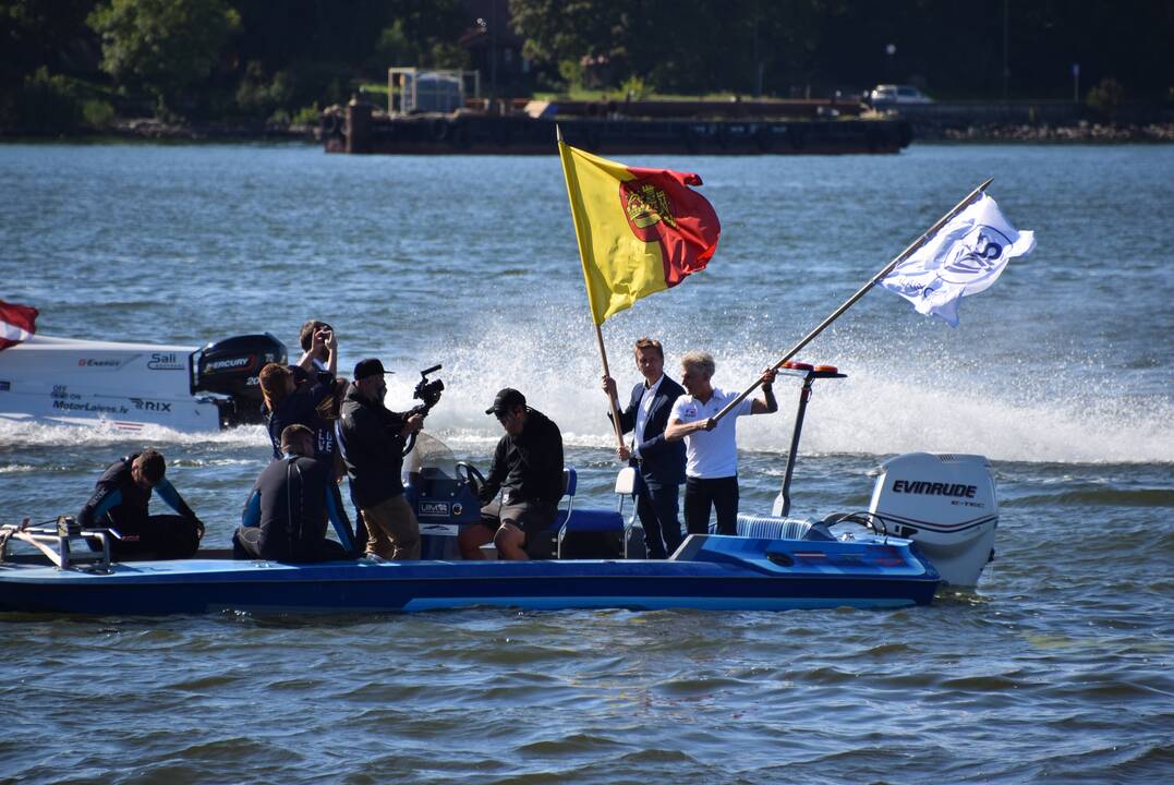 F2 vandens formulių paradas ir spaudos konferencija