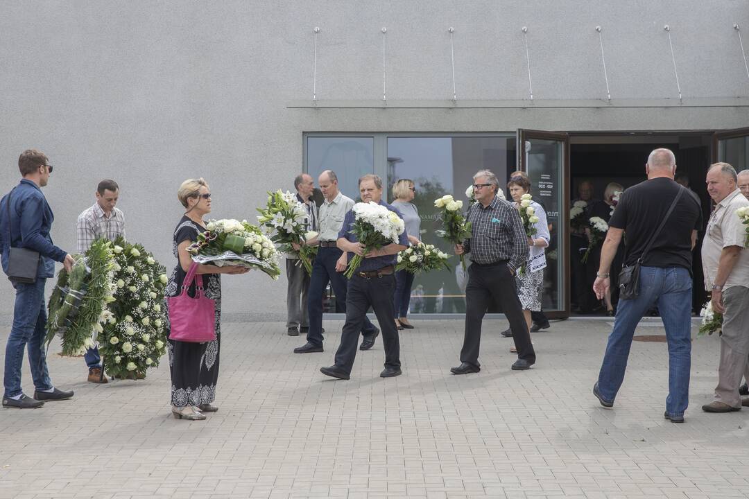 V. Šustauskas išlydėtas į amžinojo poilsio vietą