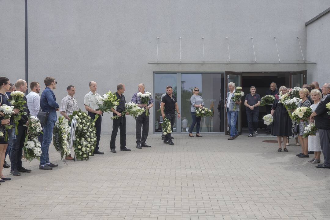 V. Šustauskas išlydėtas į amžinojo poilsio vietą