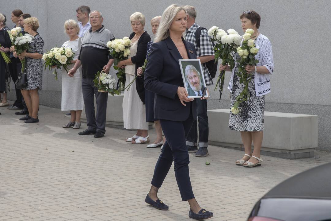 V. Šustauskas išlydėtas į amžinojo poilsio vietą