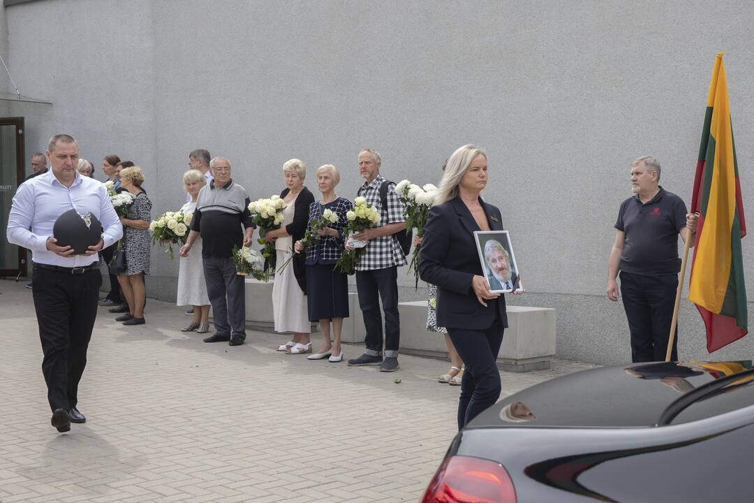 V. Šustauskas išlydėtas į amžinojo poilsio vietą