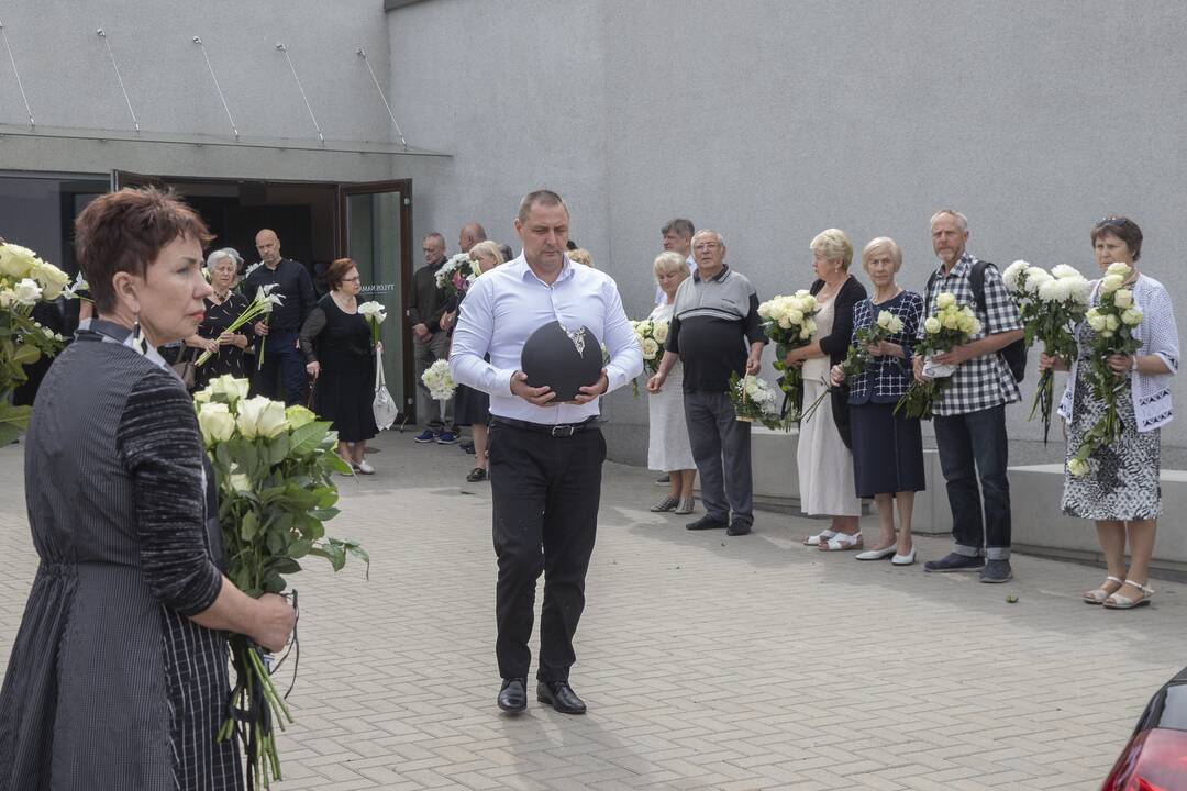 V. Šustauskas išlydėtas į amžinojo poilsio vietą