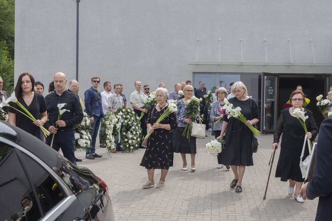 V. Šustauskas išlydėtas į amžinojo poilsio vietą