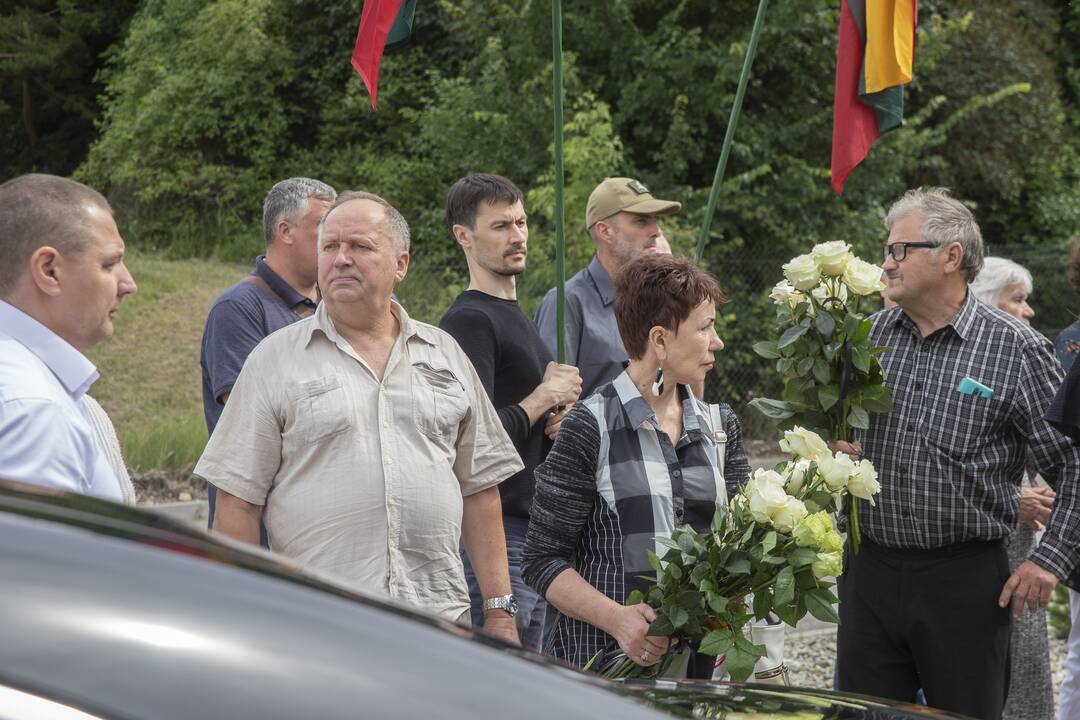 V. Šustauskas išlydėtas į amžinojo poilsio vietą