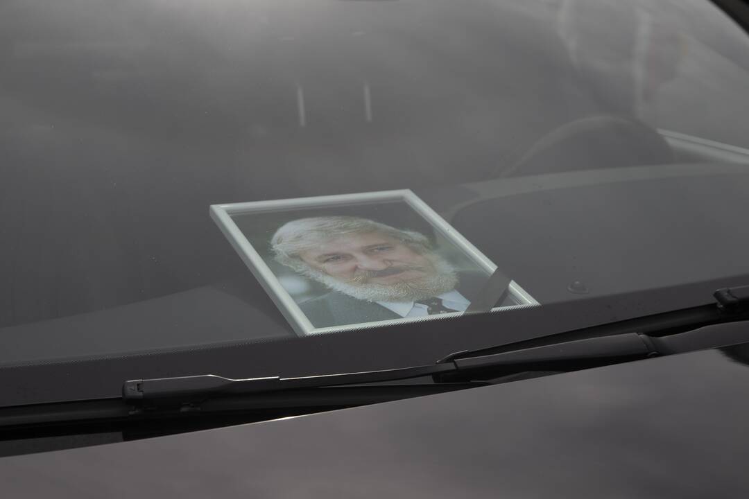 V. Šustauskas išlydėtas į amžinojo poilsio vietą